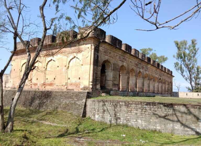 Read more about the article Explore through Resort in Himachal: Tira Sujanpur