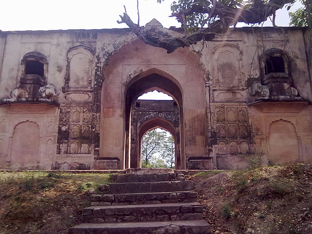 The fort of Sujanpur Tira