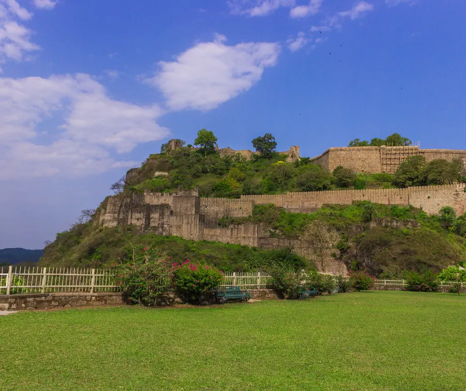 Kangra Fort: places to visit near Dharmshala